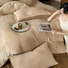 Novo Conjunto de Quatro Peças Flâmula com Relevo 5D Totalmente Fosco Leite Veludo Cor Sólida Outono/Inverno Classe A Conjunto de Três Peças