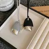 Colar Casual de Metal e Couro com Pinha Estilo Coreano Feminino Pingente Longo de Alta Qualidade Corrente para Suéter Acessórios Elegantes de Inverno