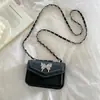 Mini bolsa carteira de moedas de alto valor para mulheres 2026 novo estilo bolsa de ombro com corrente de borboleta para usar na transversal envelope vermelho popular deste ano