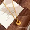 Item de Transmissão ao Vivo Mais Vendido com Desvanecimento Lento, Mesmo Estilo Corrente Starlight de Ouro Escovado com Fecho de Paz e Argola Redonda Atacado