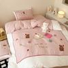 Juego de cama infantil de cuatro piezas de algodón cepillado de 80 piezas con bonito oso y cereza bordado, ropa de cama de algodón grueso para otoño e invierno