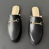 Otoño 2026 Mules Cómodas de Espalda Descubierta sin Tira Trasera Slip-on Hebilla Metálica Planas Talla Grande Medias Zapatillas para Mujer Venta al por Mayor de Comercio Exterior
