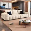 Novo modelo 2026: sofá de chenille luxuoso e minimalista para salas de estar pequenas, com uma paleta de cores cremosas e um design de tecido