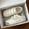 Otoño 2026 Nuevos Zapatos de Lona Dibujos Animados Velcro Estudiante Deportivos Casuales Lunares Moda Zapatos de Entrenamiento Alemanes Zapatos Blancos
