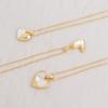 Explosiones perla nácar cadena clavícula color retro chapado en cobre oro real 18K temperamento alta gama negocio amor collar