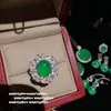 Joyas: Collar con Colgante Redondo Grande de Calcedonia Verde y Crin de Caballo, Pendientes de Hebilla de Paz de Calcedonia y Espiga de Trigo en Nuevo Estilo Chino