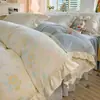 Juego de cuatro piezas de terciopelo de leche texturizado engrosado para otoño e invierno con encaje totalmente mate, juego de ropa de cama con falda de cama de terciopelo coral estilo princesa 4