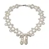 Delicado Collar Trenzado de Perlas Estilo Chanel con Diseño Único, Cadena para Clavícula con Lazo Hecho a Mano, Cadena para el Cuello de Alta Gama