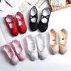 Sapatos de Dança Infantil Sapatilhas de Ballet Sapatos de Dança Corporal Sapatos Étnicos Masculinos e Femininos Sapatos de Yoga Sapatos de Prática Garra de Gato Sapatilhas de Ginástica Fábrica