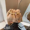 Bolso Retro Peludo Transfronterizo para Mujer 2026 Otoño e Invierno Nuevo Bolso de Mano Moda Bolso Cruzado de Felpa Bolso Cubo Estampado de Leopardo