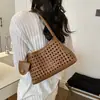 Bolsa de Mão Feminina Trançada 2026 Vazada Tendência Verão Moda Bolsa de Ombro Nova Estilo Nicho para Mulheres