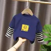 G2060# niños y niñas cuello redondo guapo niños falso dos piezas rayas retazos dibujos animados camiseta interior algodón puro estilo occidental moda