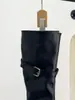 Botas longas retrô pretas de sola grossa para aumentar a altura e afinar a silhueta para mulheres, adequadas para todas as estações, novo estilo casual afunilado com fivela de cinto e salto grosso