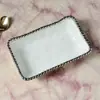 Plato de Cerámica Estilo Europeo con Perlas y Artesanía, Adecuado para Hoteles, Clubes y Uso Doméstico, Té de la Tarde y Platos Gourmet, con Pequeñas Imperfecciones en la Presentación