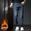 Jeans de Estilo Nuevo con Forro de Polar para Hombre 2026, Pantalones Largos Casuales Gruesos y Cálidos de Corte Recto Delgado para Otoño e Invierno para Jóvenes