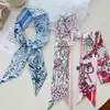 Pañuelo de Seda Twill de Hangzhou Pequeño Largo Nueva Letra Moda Combinable Banda para el Cabello Pañuelo Estilo Occidental Decorativo Combinación Camisa