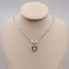Collar de Colgante Retro Cuadrado de Diamante Cadena para Clavícula de Perla de Agua Dulce Estilo Europeo y Americano Accesorios Elegantes de Lujo Ligero Joyería Transfronteriza para Mujeres