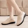 Zapatos populares de PVC para madres de mediana edad y ancianos, cómodos para usar al aire libre, antideslizantes, de suela blanda, mocasines de trabajo impermeables