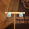 Clip para oreja de temperamento Año Nuevo Chino de guisantes rojos pequeños, pequeño y fresco, aretes de temperamento azul zafiro, joyería de otoño e invierno para mujer