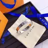Pulsera de Lujo Ligero Marca V de 26 Luces, Artículo Popular de Venta Transfronteriza, Joyería Versátil Elegante de Moda para Mujer con Diseño Único