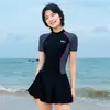 Roupa de banho feminina plus size esportiva transfronteiriça 200kg vestido de peça única conservador roupa de mergulho manga curta garota cheinha roupa de banho para fontes termais