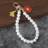 Nuevo colgante de llavero de coche de perlas, lindo accesorio para fundas de auriculares, decoración de bolso, accesorio de cadena colgante para equipaje para mujeres