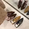 Sandalias tejidas de punta fina estilo retro, nuevo modelo de verano 2026, sandalias romanas transpirables con decoración de remaches para mujer