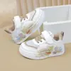 Nuevos Zapatos Casuales de Verano y Otoño 2026 para Niños y Niñas, Tenis Blancos con Malla, Diseño Trendy de Dibujos Animados de Caña Baja