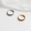 Anillo de Acero de Titanio de Oro de 18 Quilates con Diseño de Nicho Elegante Europeo y Americano Lujo Accesible Anillo de Moda para Mujer Anillo de Dedo Índice