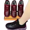 Sapatos de Algodão Grossos de Inverno para Mulheres de Meia-Idade e Idosas com Plus Veludo Sapatos de Mãe Sola Macia Antiderrapante Sapatos de Avó Impermeáveis Quentes Botas de Algodão para Idosos