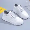 Zapatos Blancos de Cuero de Suela Gruesa para Aumentar la Altura, Nuevos para Primavera y Otoño 2026, para Estudiantes, Tenis Casuales Versátiles, Zapatos Deportivos Impermeables para Mujer