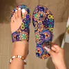 Sandalias étnicas para mujer de talla grande transfronterizas 2026 verano nuevas planas con tira en el dedo del pie estilo romano estampadas