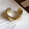 Pulsera Abierta Retorcida Brillante Europea y Americana, Simple y Moderna, Estilo Retro, Lujo Ligero, Joyería de Gama Alta para Mujeres al por Mayor