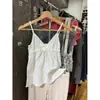 La nueva camisola de verano de BM presenta un escote en V con cordones, ofreciendo un look puro y sexy, efecto adelgazante, diseño versátil, adecuado tanto para llevar como prenda interior como exterior.