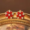 Pendientes Versátiles Estilo Corte Vintage Moda Qingdao, Pendientes de Lujo Ligero Nicho Gama Alta para Viaje Diario, Diseño Rojo para Mujer