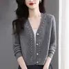 Moda Otoño Temprano 2026 Estilo Coreano Versátil Juvenil Primavera-Otoño Simple Cardigan de Punto con Cuentas y Cuello en V para Mujer