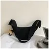 Bolsa de bolinho simples, estilosa, retrô, de alta aparência, novo modelo do início do outono de 2026, bolsa de ombro/axila de cor sólida, bolsa de chifre da moda
