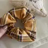 Pañuelo Cuadrado de Satén Beige de Alta Gama para Atar el Cabello con un Patrón de Estrellas, Elegante Banda Cuadrada para el Cabello para Cola de Caballo Baja