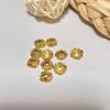 Direto da fábrica 18K banhado a ouro com preservação de cor titular de flores pétalas ocas tampa de flores de liga frisada acessórios de jóias DIY