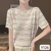 Camiseta Listrada de Seda de Gelo Manga Curta Feminina Solta Casual Listras Coloridas Contraste Top Respirável Fresco Meia-Manga Verão