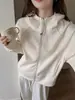 Nova blusa de moletom com capuz estilo coreano para mulheres, casual e de corte solto para outono e inverno, design versátil e que afina a silhueta com detalhes de patchwork
