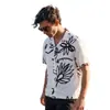 Nueva camisa de verano estilo nicho con estampado de margaritas para hombre, moderna, a la moda, versátil, única, de manga corta y corte holgado