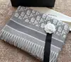 Bufanda de mujer de hilo de mecha con letra D, nuevo modelo de otoño e invierno, transmisión en vivo comercio exterior, chal de moda engrosado, calentador de cuello con borlas de doble cara