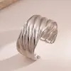 Pulseira Aberta Europeia e Americana Transfronteiriça com Textura de Folha Vazada, Pulseira de Nicho Fashionável e Única, Joia de Luxo Leve de Alta Qualidade para Mulheres