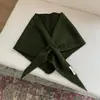 Cachecol triangular de tricô estilo coreano para mulheres, perfeito para outono e inverno, oferecendo calor e um visual sofisticado. Pode ser usado como lenço, xale ou manta multifuncional