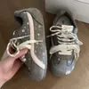 Bonitas zapatillas de entrenamiento alemanas de punta redonda con diseño de manchas, zapatillas blancas de suela plana para mujer, nueva colección de otoño 2026, zapatillas casuales versátiles