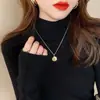 Suéter marrón de cuello medio, un elegante top de punto de manga larga de cuello medio ajustado para otoño e invierno para que las mujeres lo usen debajo de un abrigo