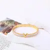 Pulseiras de Casal de Luxo Leve de Alta Qualidade, Aço Titânio Abertas com Design de Nicho, Pulseiras Modernas Populares Estilo Ins