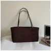 Bolso tote de gamuza de alta gama, estilo vintage, para mujer, nueva colección de otoño 2026, bolso de hombro moderno y único