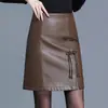 Saia de Couro PU Elegante e da Moda para Mulheres, Outono de 2026 Nova Cintura Alta Emagrecedora Cobre o Quadril Simples Cor Sólida Bodycon Curta